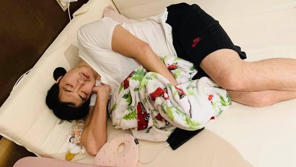 ha Lê cũng nhiều lần "dìm hàng" bạn đời bằng hình ảnh đỡ không nổi.