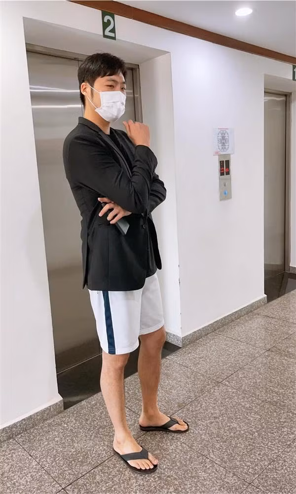 Được biết, doanh nhân Emmanuel Shin - bạn đời Pha Lê - là người có tính hài hước, "lầy lội". Trước đó, nữ ca sĩ đã nhiều lần đăng tải khoảnh khắc "khó đỡ" của 2 vợ chồng khiến dân mạng cười "xỉu up xỉu down".