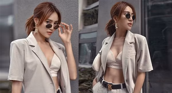 Với phong cách menswear, chiếc áo vest kết hợp áo bra cùng màu cùng chiếc kính cá tính và đôi bông tai độc đáo để tôn lên sự thanh lịch và cuốn hút của nữ diễn viên.