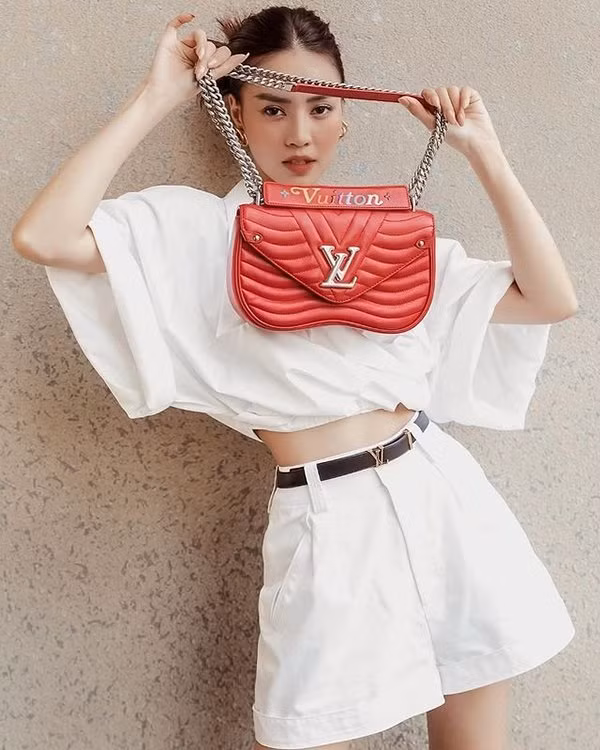 Công thức white-on-white thanh lịch và sang trọng luôn được Lan Ngọc ưa chuộng.