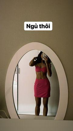 H'Hen Nie xiu ngang chup anh chan che moi phat hien mac vay trai