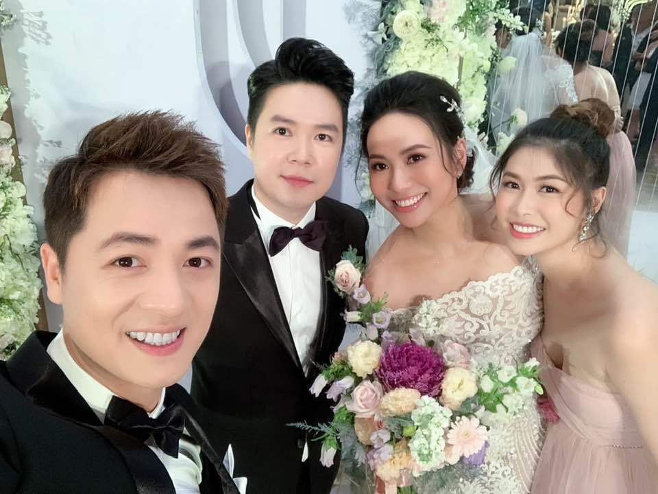 Tháng 1/2019, showbiz Việt bất ngờ trước thông tin ca sĩ Lê Hiếu kết hôn. Đám cưới của nam ca sĩ và vợ hotgirl 9x nhận được sự quan tâm đông đảo của công chúng. Trong đó, thông tin về bà xã của Lê Hiếu được chú ý hơn cả.