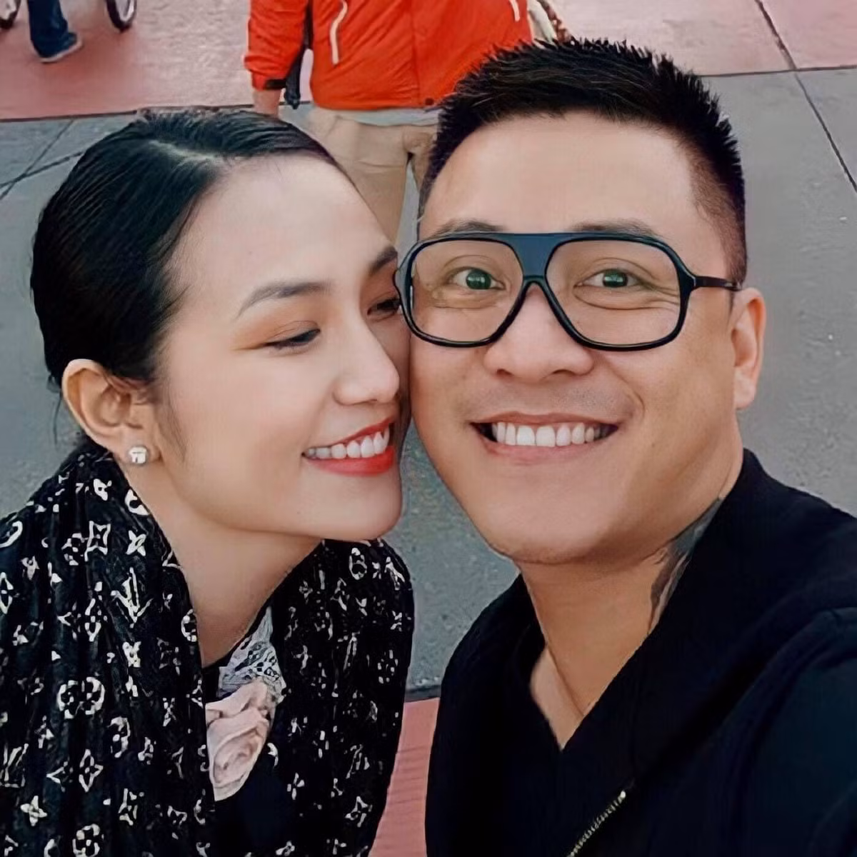 Tuan Hung khoe anh ngot ngao, ninh vo chu tich kem 12 tuoi