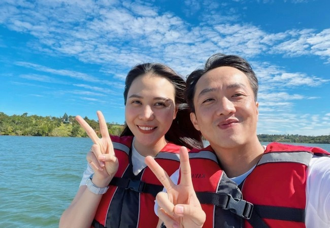 Cường Đô la cùng bà xã Đàm Thu Trang "trốn" con gái đi chơi.