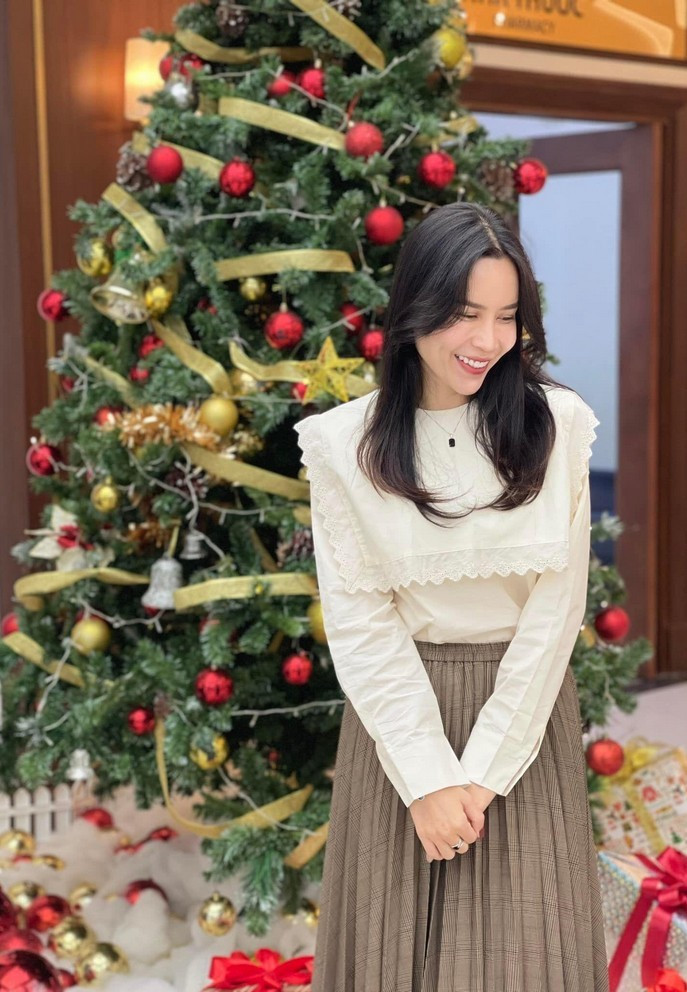 Lưu Hương Giang cảm nhận không khí Giáng sinh về khắp mọi nơi.