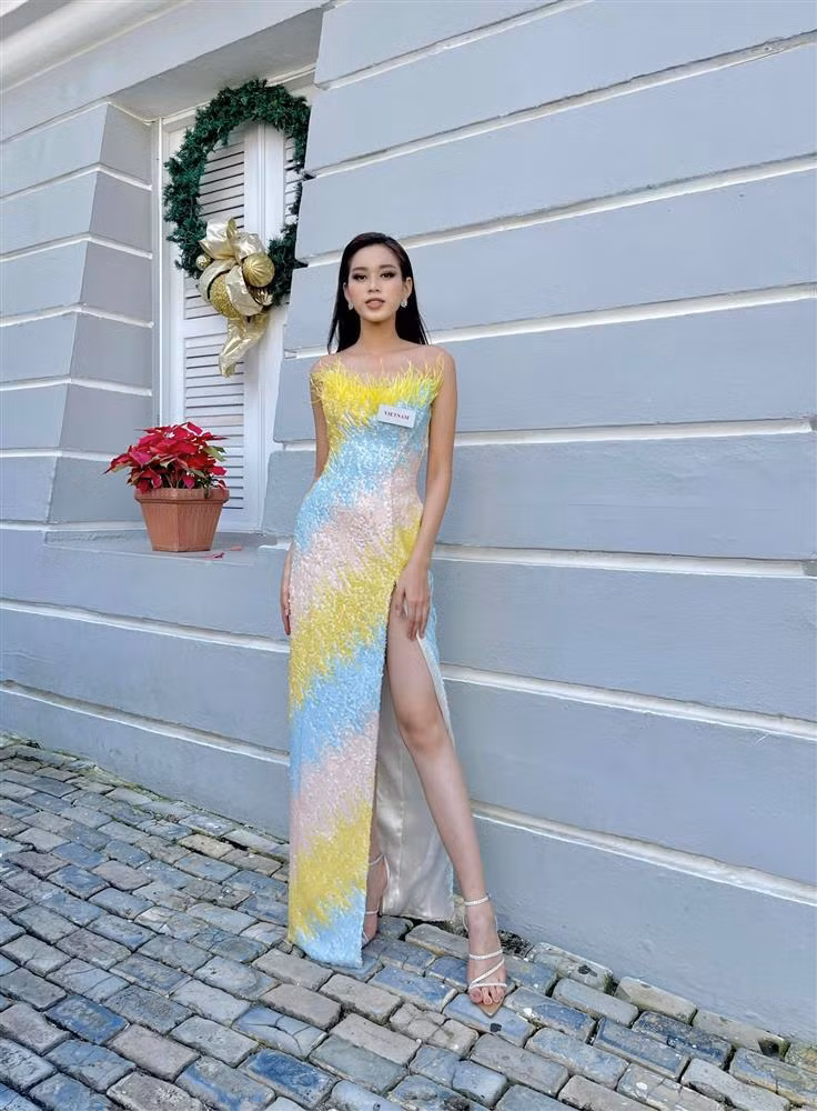 Đỗ Hà đang bước vào chặng đường “nước rút” của một trong những cuộc thi nhan sắc lớn nhất thế giới. Xuyên suốt hành trình dự thi, cô đều lựa chọn trang phục khéo léo chỉn chu mỗi khi xuất hiện để gây ấn tượng với ban giám khảo.