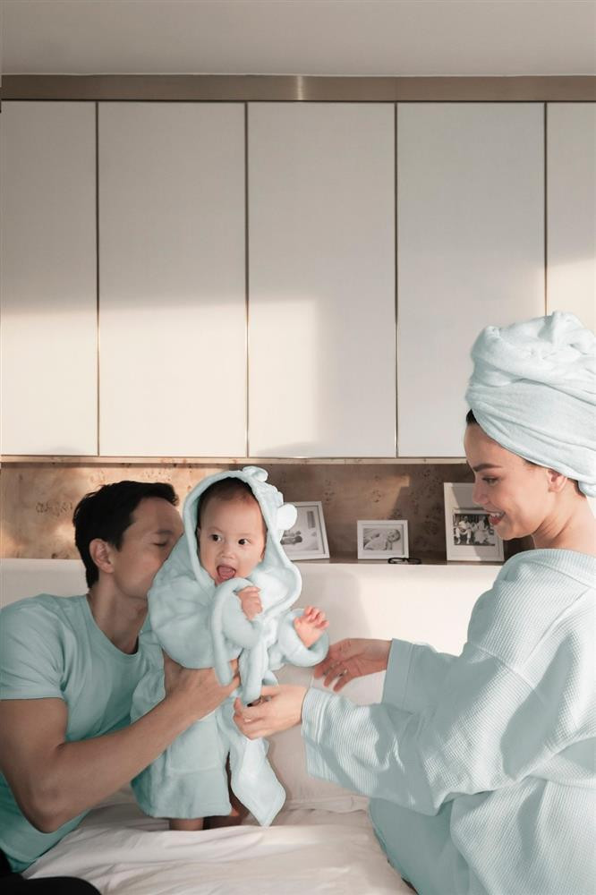 Ba Kim Lý lần này "ra rìa", nhường cả spotlight cho 3 mẹ con.