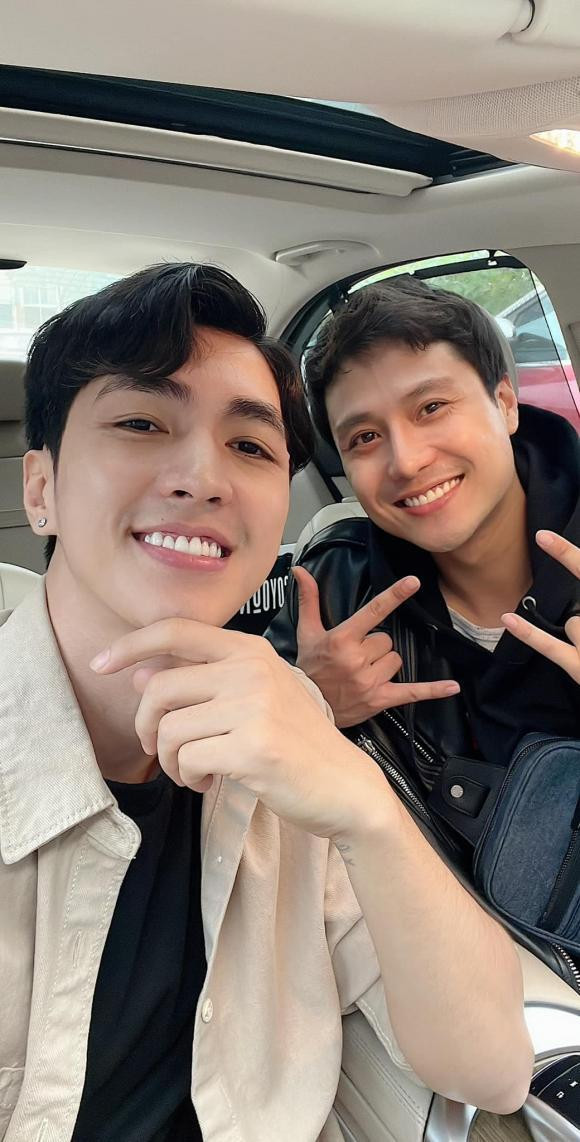 Kết thúc phim "11 tháng 5 ngày", Bình An đăng ảnh đi chơi cùng Thanh Sơn: "Nghe nói Khả Ngân đã về Sài Gòn. Vậy coi như chuyện như chưa bắt đầu vậy, Thanh Sơn".