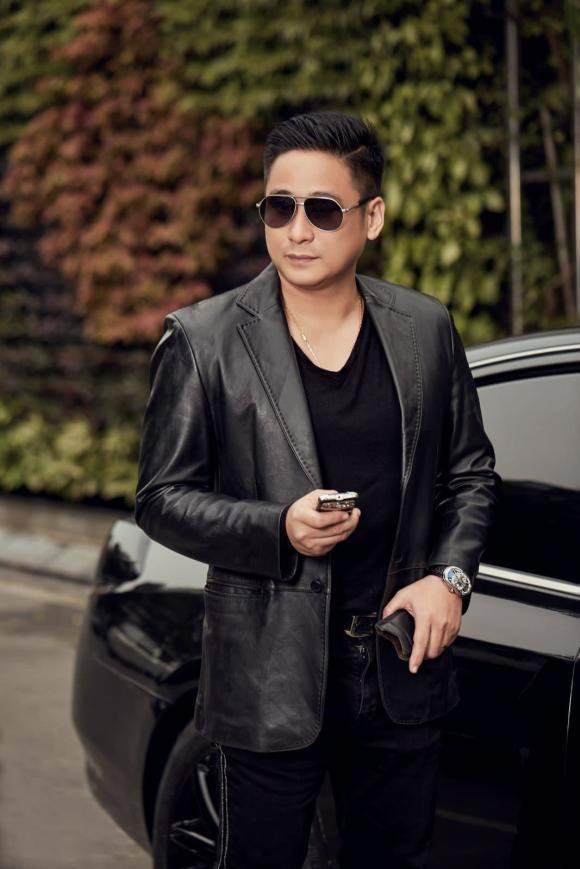 Diễn viên Minh Tiệp đăng ảnh cực ngầu: "Ba đồng một mớ mộng mơ. Bán đi chẳng được, thẩn thơ mang về".