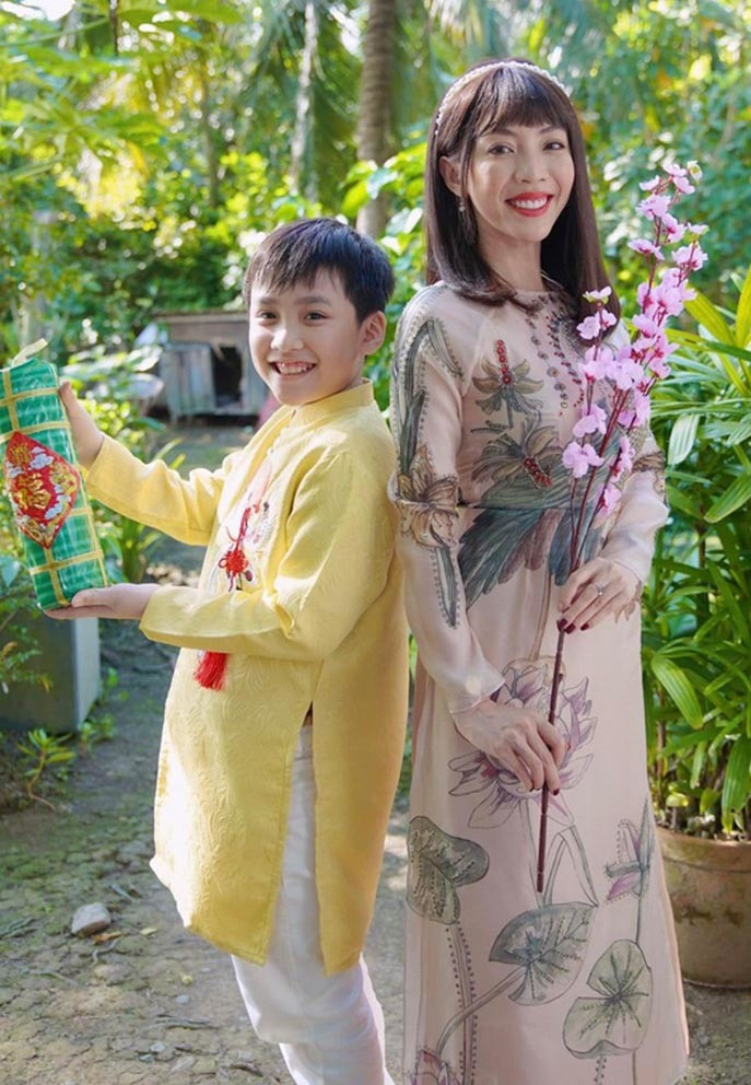 Thu Trang chụp ảnh Tết cùng cậu con trai duy nhất.