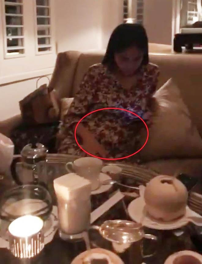 Tuy nhiên, ngay sau đó Thủy Tiên đã phản hồi. Cô cho biết đây chỉ là sự hiểu nhầm: "Đồ ở nhà mặc rộng cho thoải mái... Sao lần nào chị mặc đồ rộng cũng bị nghi có con vậy".