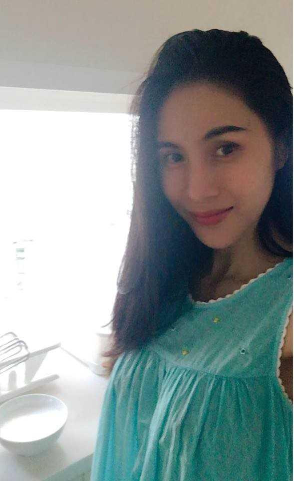 Cộng thêm việc cô để mặt gần như mộc khiến nghi ngờ của khán giả càng có cơ sở. Hơn nữa, lúc này bé bánh Gạo đã 4 tuổi nên nhiều người cho rằng việc Thủy Tiên mang thai lần 2 không có gì là khó hiểu.