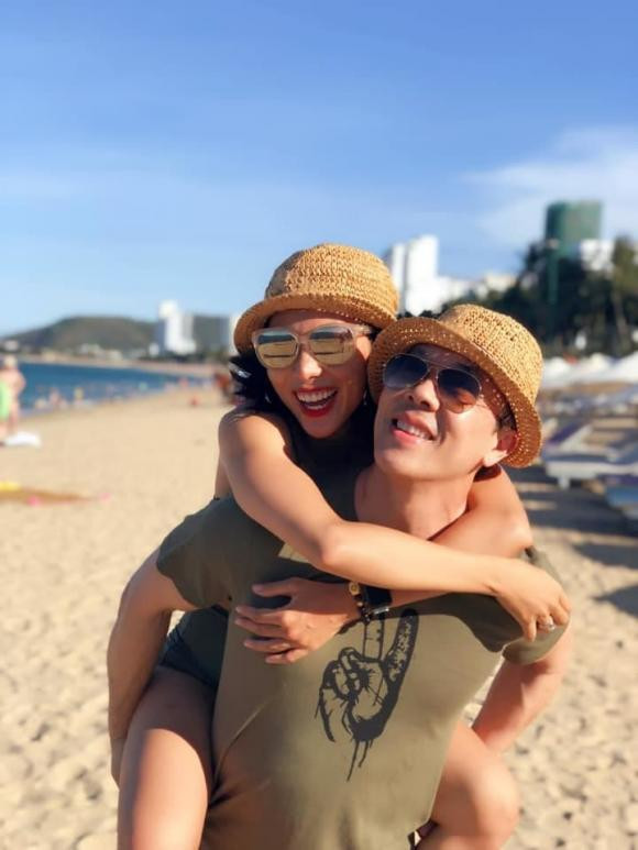 Ca sĩ Khánh Ngọc tái hôn với bạn trai Việt kiều 52 tuổi - Hình 3 Ca si Khanh Ngoc tai hon voi ban trai Viet kieu 52 tuoi-Hinh-3