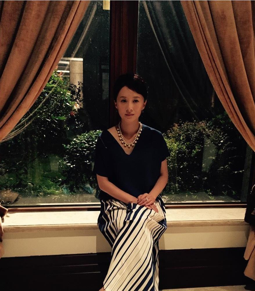 Cả hai nhanh chóng kết hôn chỉ sau 7 ngày quen biết. Sau khi lập gia đình, Từ Lộ dần hạn chế hoạt động giải trí. Bộ phim gần nhất cô tham gia là Đạo Cao Nhất Trượng vào năm 2018.