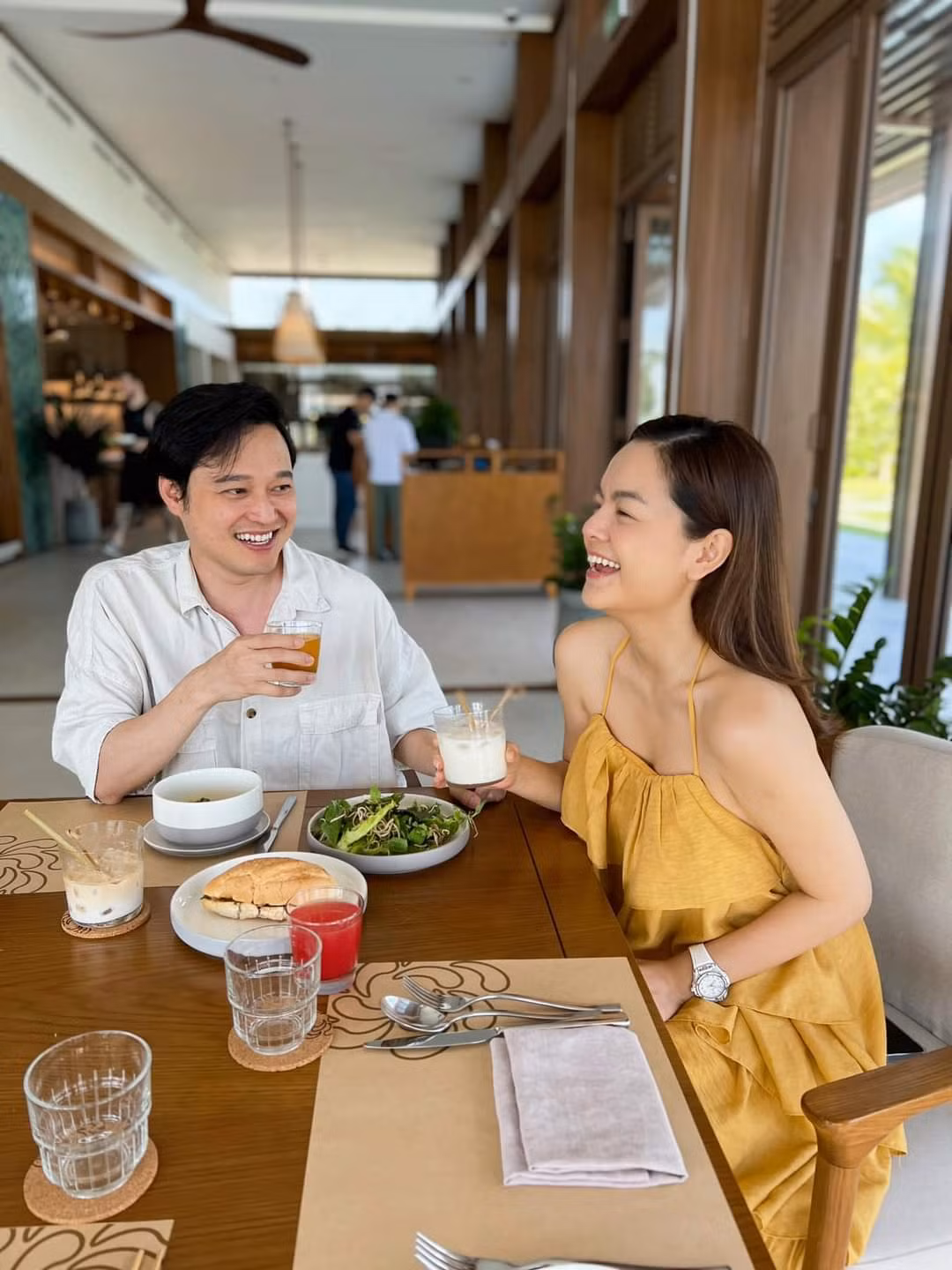 Phạm Quỳnh Anh có dịp hội ngộ với ca sĩ Quang Vinh.