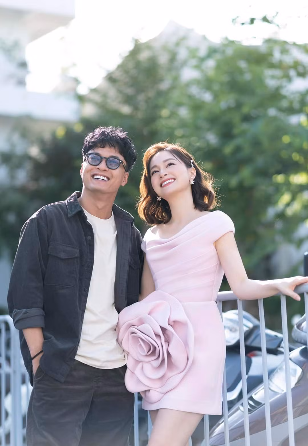 Sao Việt Lan Phương rạng rỡ bên Hồng Đăng.