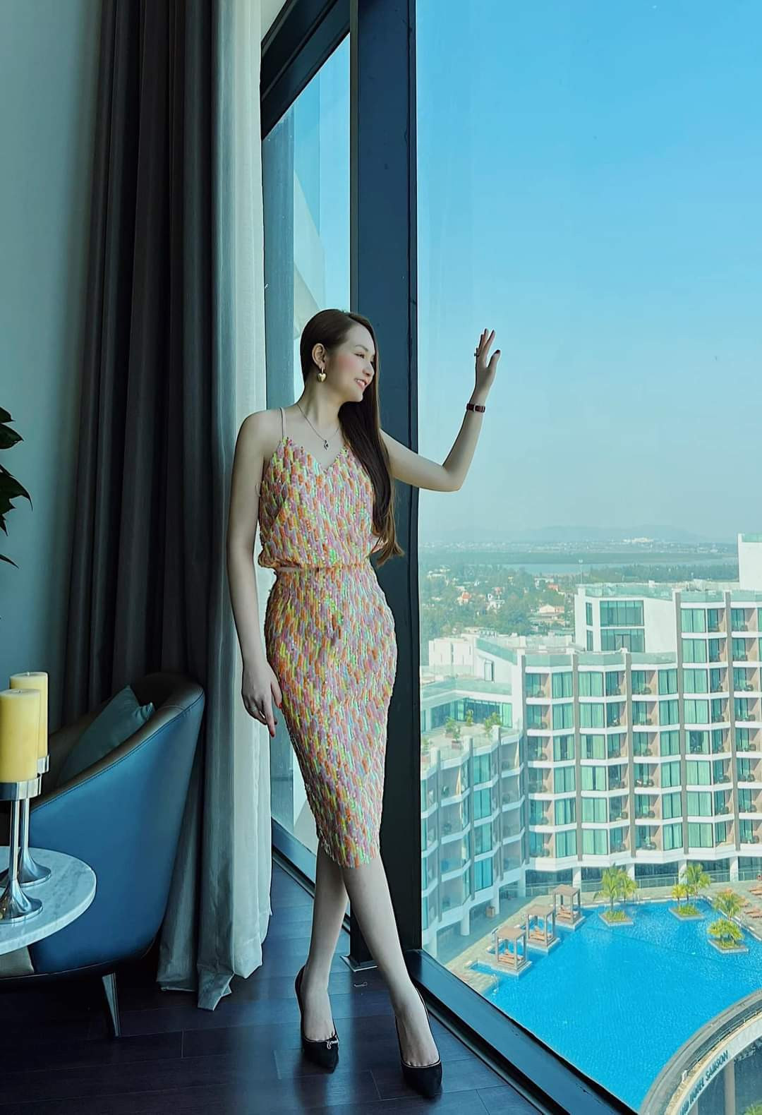 Vợ Tuấn Hưng ngày càng trẻ đẹp.