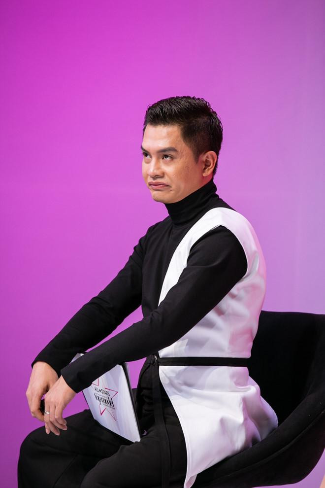 Nam Trung trung mat ke dot nhap dem Noel trom laptop-Hinh-3