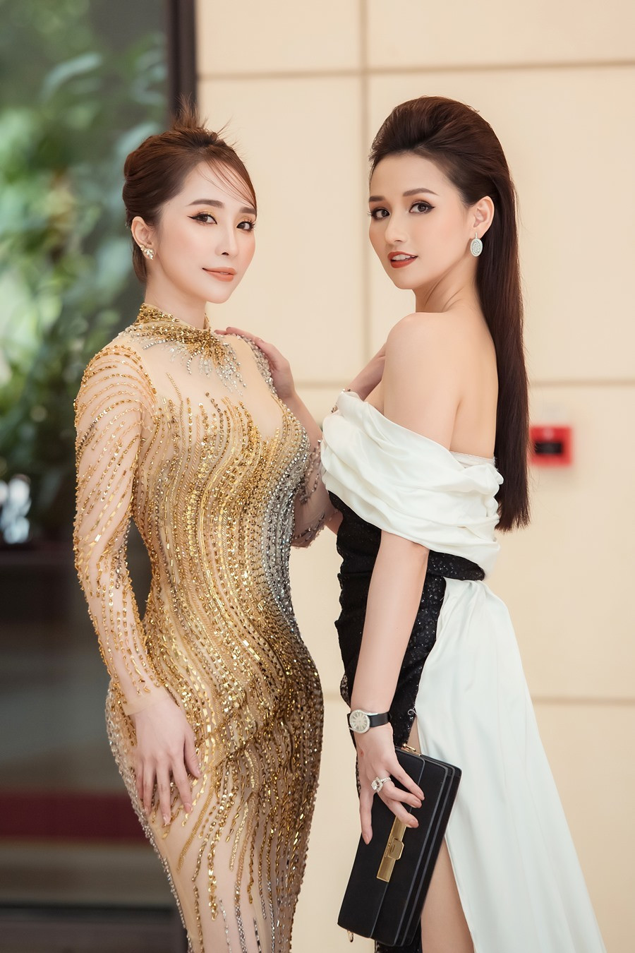 Tại sự kiện, Quỳnh Nga cũng có dịp hội ngộ người chị em thân thiết Lã Thanh Huyền.