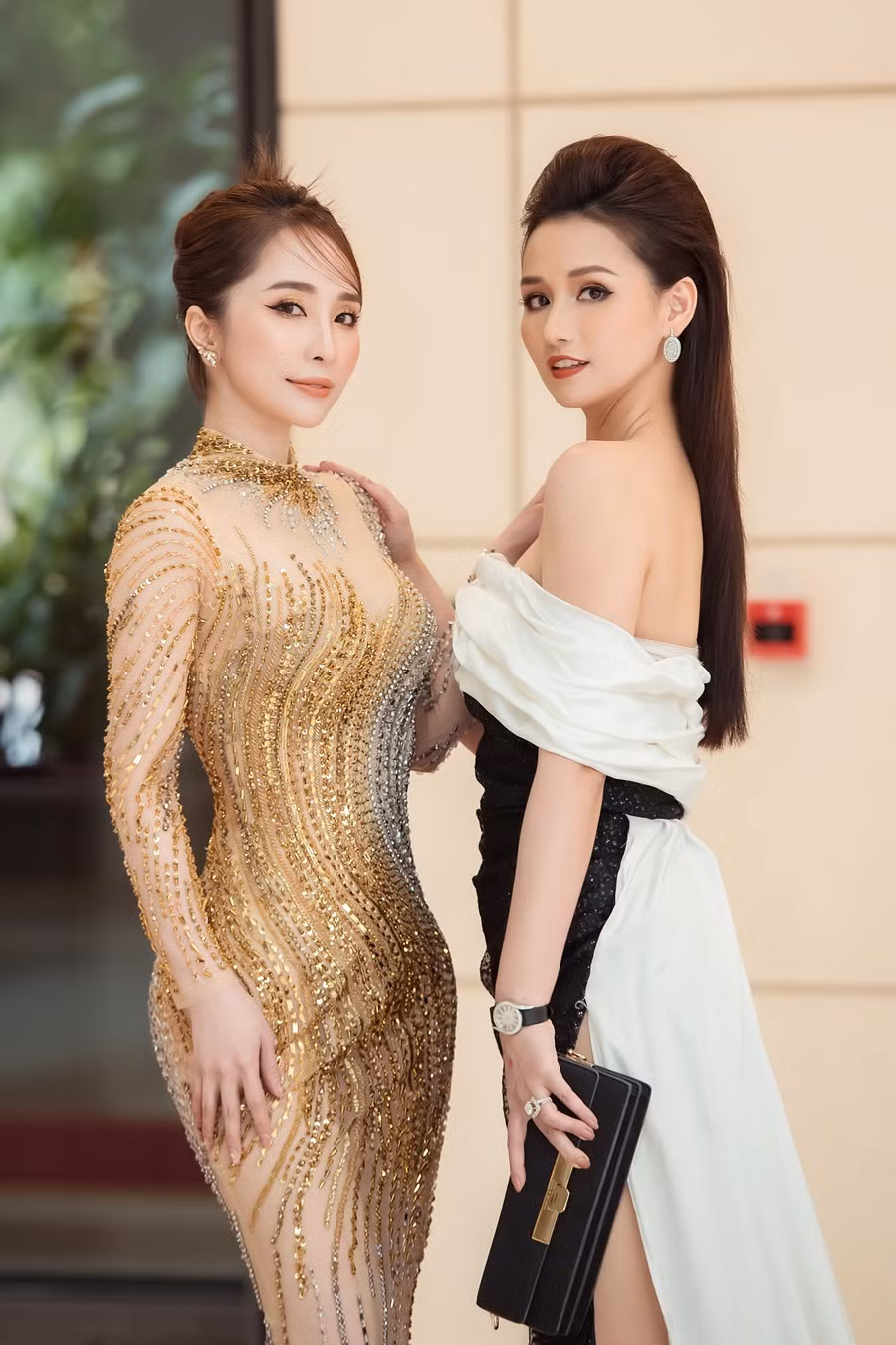 Tại sự kiện, Quỳnh Nga cũng có dịp hội ngộ người chị em thân thiết Lã Thanh Huyền.