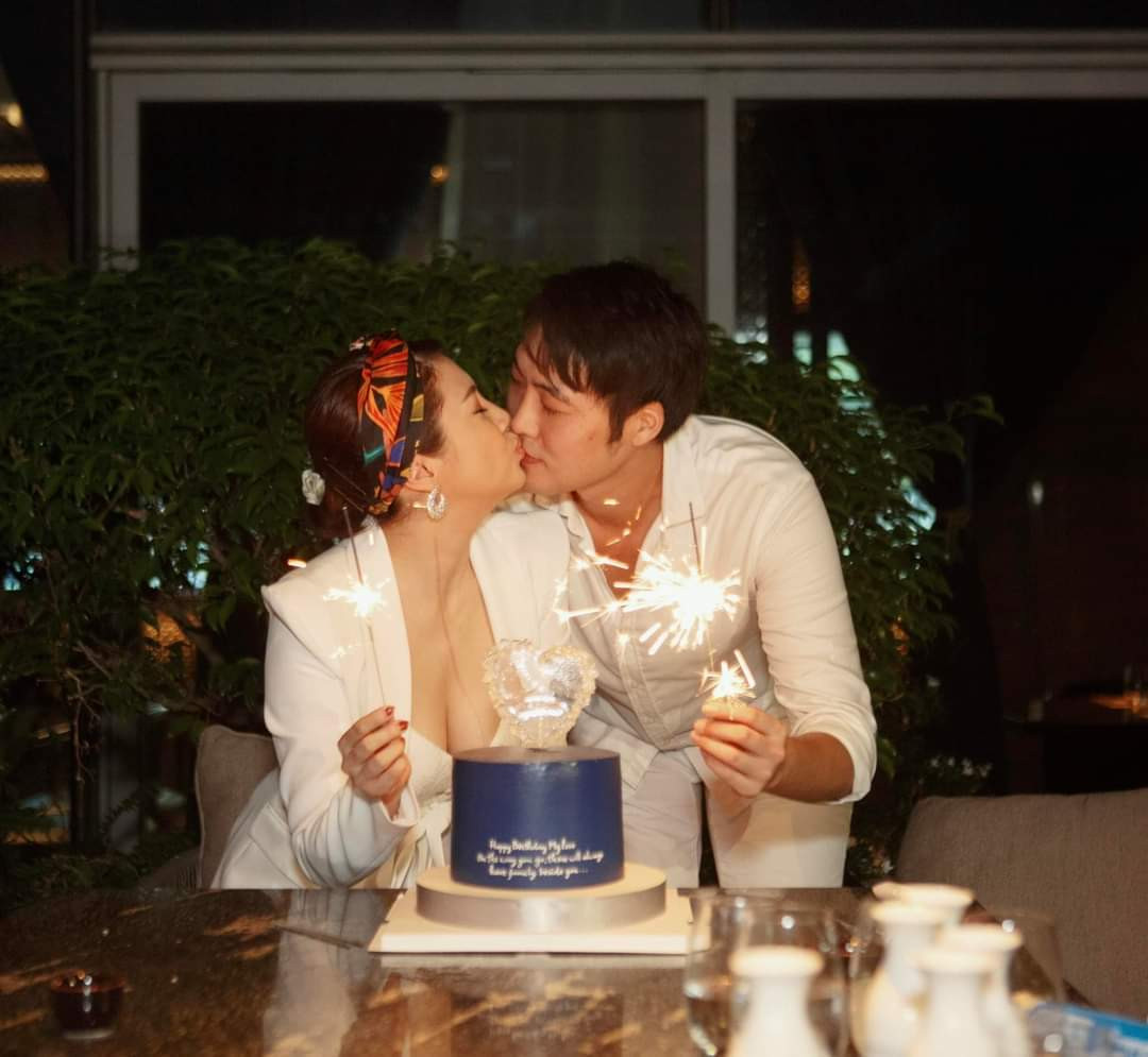 Ca sĩ Pha Lê chúc mừng sinh nhật ông xã ngoại quốc.