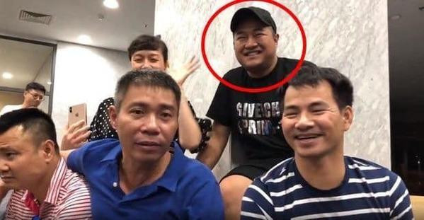 Ca sĩ Minh Quân là một trong những ngôi sao khiến khán giả dụi mắt nhiều lần khi chứng kiến màn phát tướng không phanh của anh.