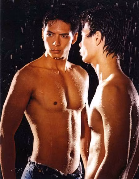 br/> Là một trong nam diễn viên gắn bó với nhiều phim truyền hình Việt Nam, Bình Minh không chỉ gây ấn tượng nhờ lối diễn xuất tự nhiên mà còn là vẻ ngoài điển trai, soái ca và body chuẩn mẫu. Từng là một biểu tượng nhan sắc cho đàn ông Việt Nam, vậy nên dù đã không còn hoạt động showbiz nhiều, ngoại hình tuổi 40 của Bình Minh vẫn được rất nhiều người quan tâm.