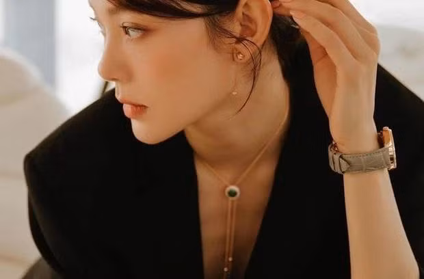 Gương mặt cô cũng hoàn toàn Vline không còn dấu hiệu sưng hay lệch lạc.