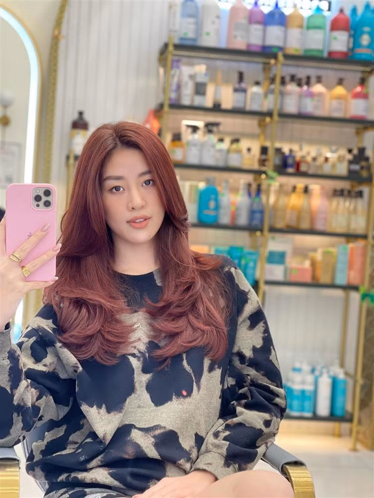 Sau khi chia sẻ, những hình ảnh Khánh Vân khoe kiểu tóc mới được lan truyền trong cộng đồng fans sắc đẹp và nhanh chóng nhận nhiều ý kiến trái chiều.