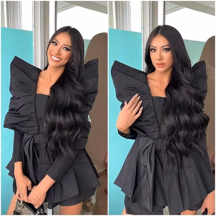 Dù Hà Hồ hơn đàn em tới 11 tuổi song cô lại có lối lên đồ hoàn toàn đối lập. Nếu như Nguyễn Huỳnh Kim Duyên tự cộng cho mình thêm cả chục tuổi vì bộ cánh đen xì và chọn sai kiểu tóc thì "nữ hoàng giải trí" lại chọn hack tuổi với chiếc đầm màu xanh nổi bật. Kiểu tóc hất ngược ra sau cũng góp phần giúp tổng thể mẹ 3 con nhìn thanh thoát, trẻ trung. Ngoài ra, một chi tiết khiến Kim Duyên mất điểm hơn Hà Hồ chính là bộ đồ nhăn nhúm lại kín bưng, mất khoảng hở ngực gợi cảm, thu hút. Trong khi đó, Hà Hồ vừa nổi bật với đầm sắc xanh và phần xẻ ngực quyến rũ khoe vòng 1 lấp ló.