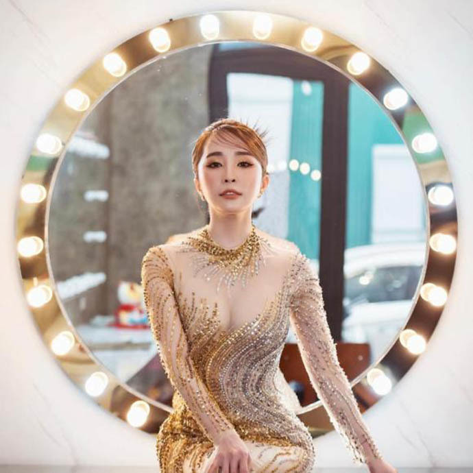 Quỳnh Nga đăng ảnh xinh đẹp như nữ thần với những chiêm nghiệm sâu sắc về cuộc sống.