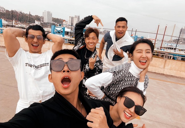 Jun Phạm ghi lại khoảnh khắc kỷ niệm bên những người bạn trong 'Running man'.
