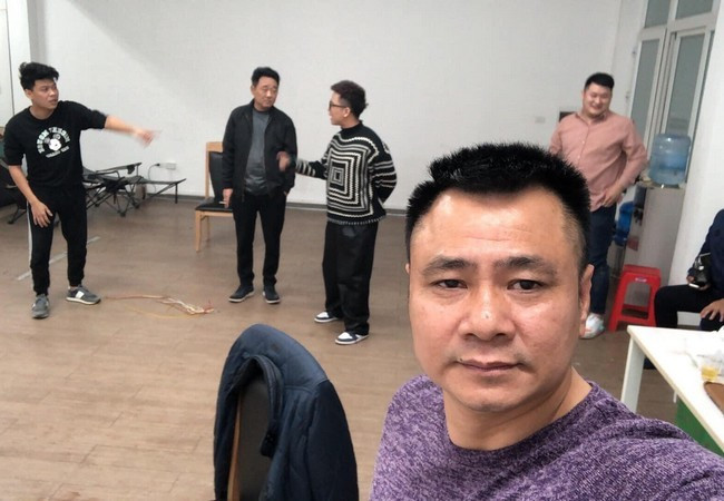 Tin sao Việt 31/12: NSND Tự Long cho hay các nghệ sĩ vẫn miệt mài tập luyện cho 'Táo quân' năm nay.