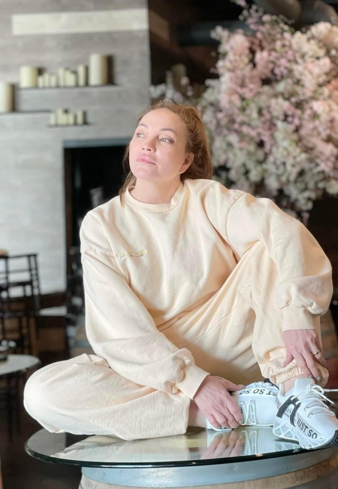 Danh ca Thanh Hà trẻ trung khi diện set đồ thể thao năng động.