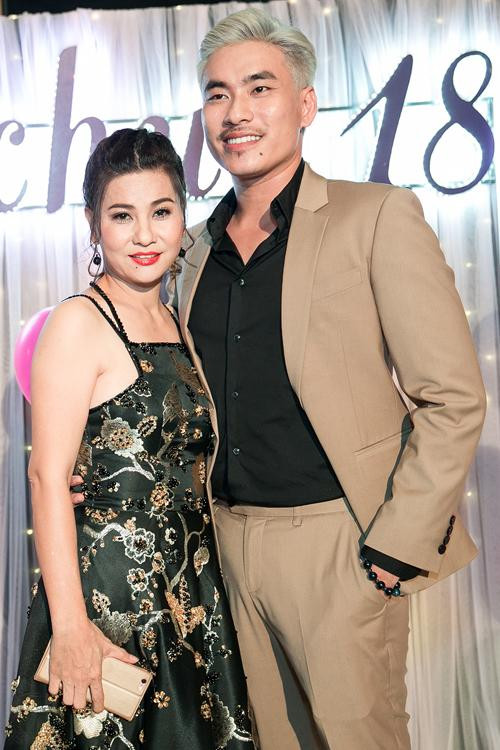 Cát Phượng và Kiều Minh Tuấn là cặp đôi lệch tuổi nổi tiếng trong showbiz. Cả hai đã có hơn 13 năm gắn bó và chung sống với nhau như vợ chồng. Chính vì thế, điều này khiến khán giả không khỏi bất ngờ.