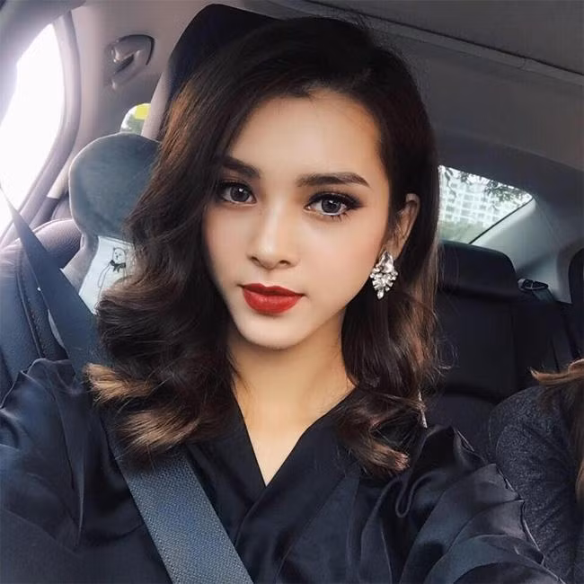 Gương mặt khá ăn ảnh, "ăn phấn" khi trang điểm của mẹ đơn thân.