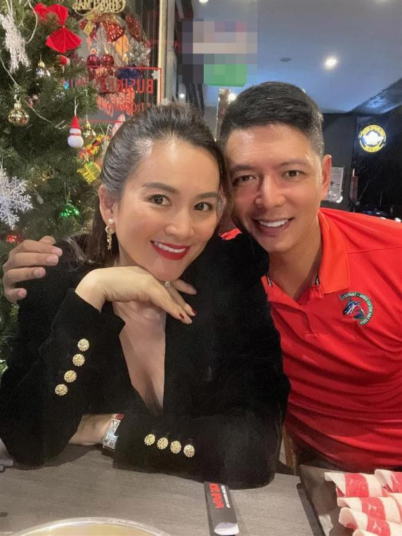 Trong khi Bình Minh gây thất vọng vì ngoại hình có thời điểm phát tướng, lên xuống thất thường thì bà xã lại ngày càng rạng rỡ, trẻ trung.