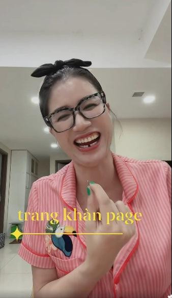 ##ss###style="text-decoration: underline;">Trang Khàn khá thích thú với màn gãy răng này. Một pha gãy răng khá hi hữu.