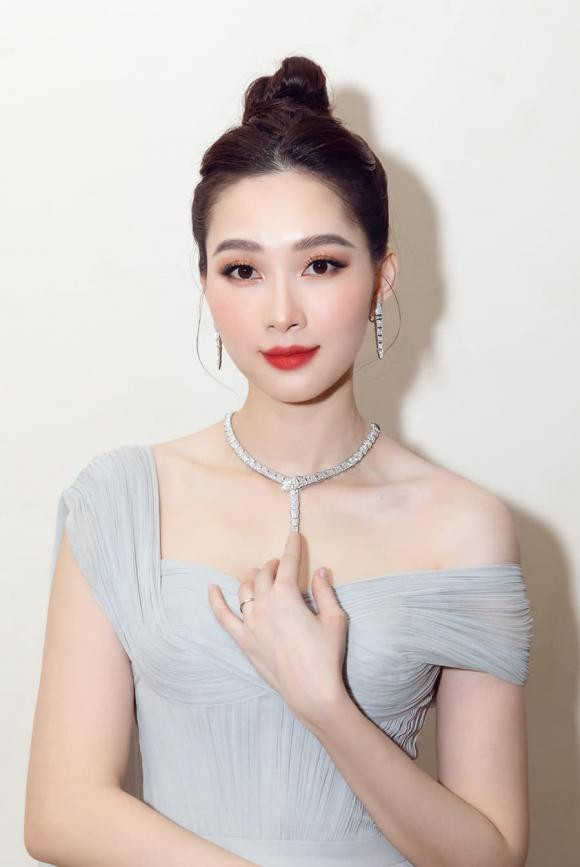 Hoa hau Dang Thu Thao bi chup len, co xung 