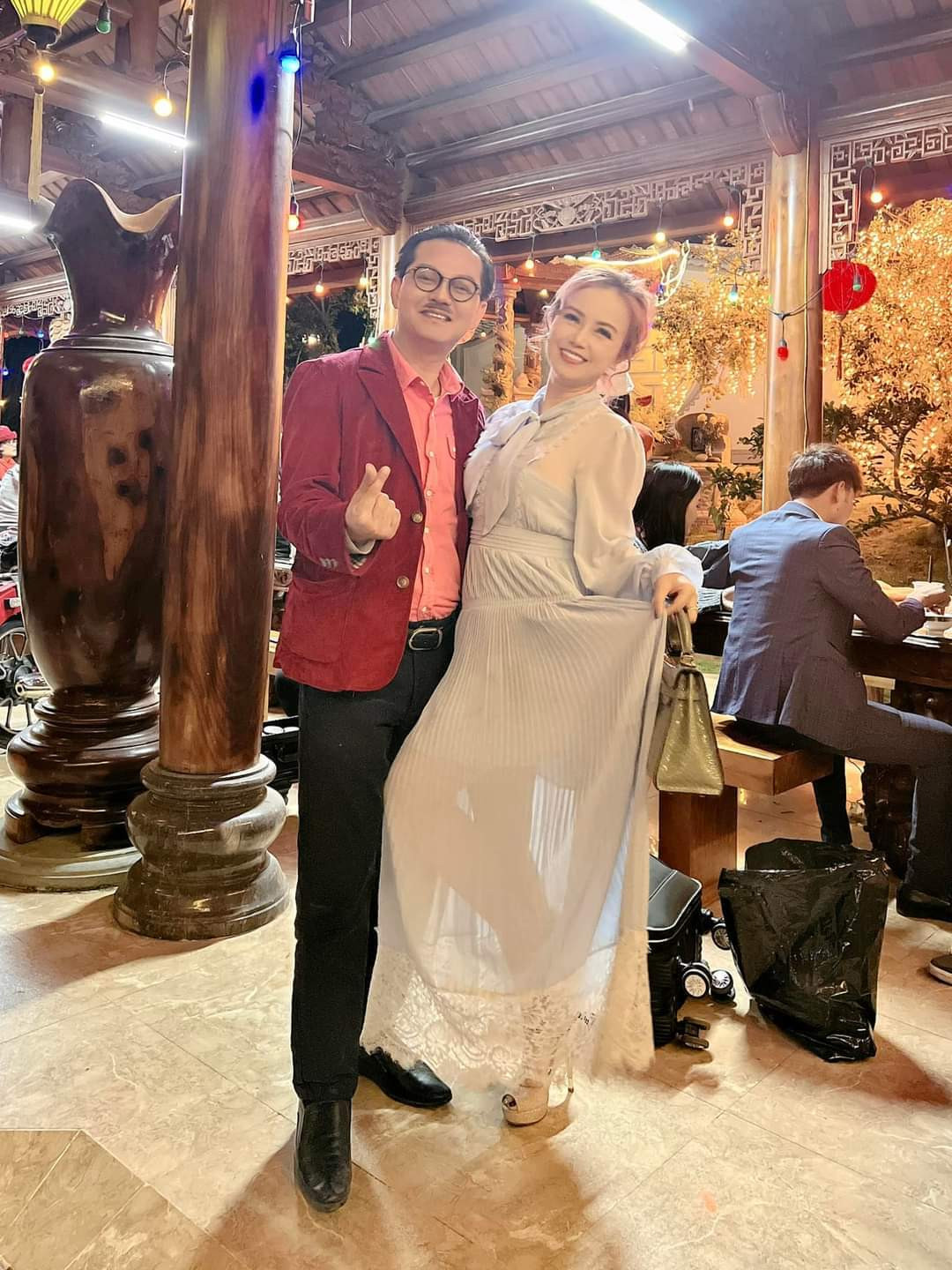 Sao Việt hôm nay 26/11: NSND Trung Hiếu lần đầu có bức ảnh chung với diễn viên Hoàng Yến dù biết nhau đã 30 năm.