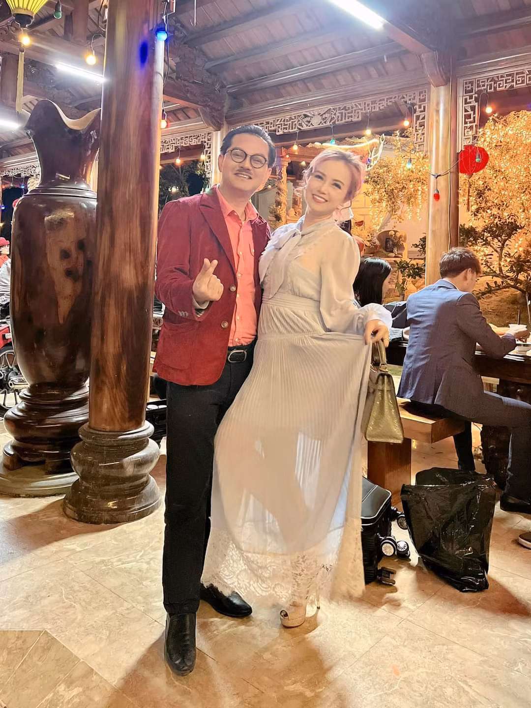 Sao Việt hôm nay 26/11: NSND Trung Hiếu lần đầu có bức ảnh chung với diễn viên Hoàng Yến dù biết nhau đã 30 năm.