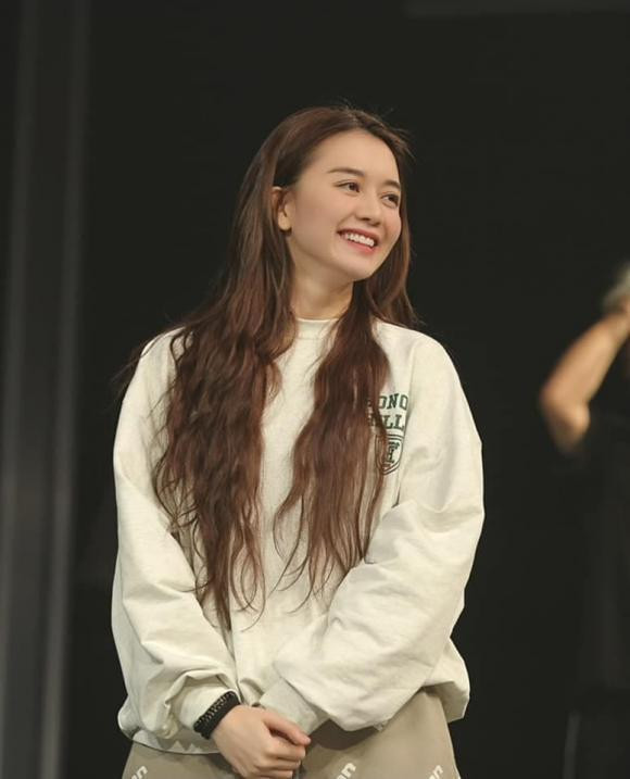 Thiều Bảo Trang tâm sự: "Đôi khi chúng ta khóc vì nhớ lại những ngày chúng ta đã cười và đôi khi chúng ta cười vì nhớ lại những ngày chúng ta đã khóc".