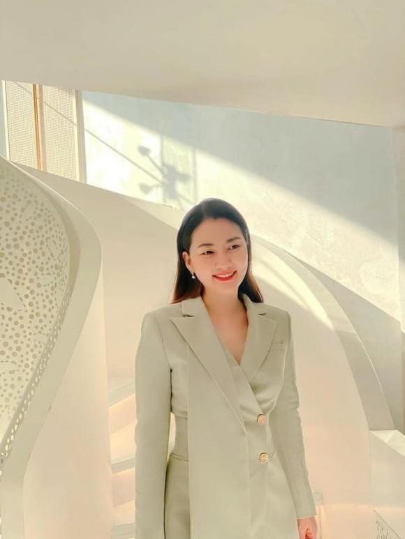 "Đứng hứng nắng mà nắng quẹo chỗ khác luôn", Ngọc Lan hóm hỉnh.