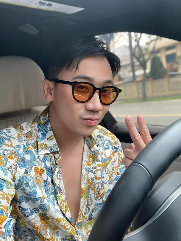 MC Trấn Thành đã lấy lại được tinh thần sau sự ra đi của mèo cưng. "Morning cả nhà! Em đi mần sớm!"