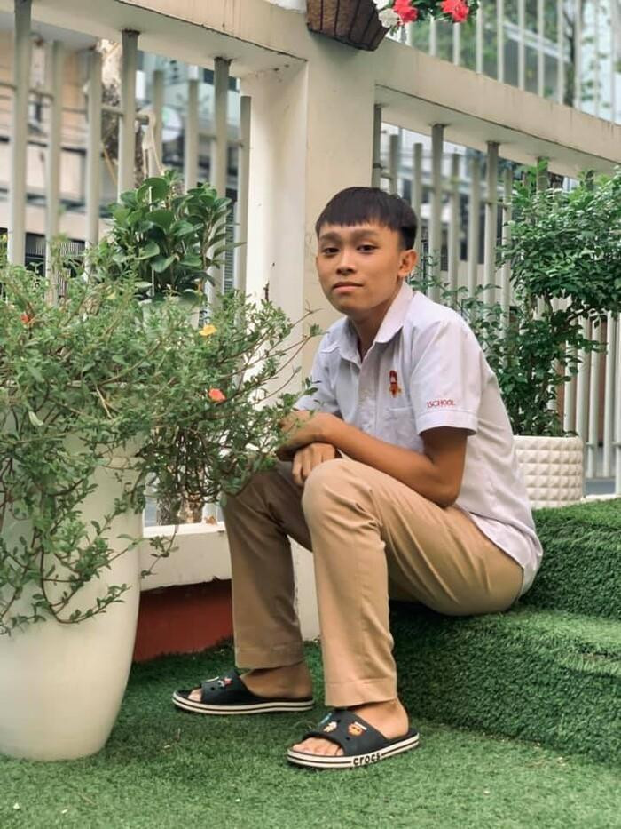 Ho Van Cuong quay lai san khau sau loat on ao