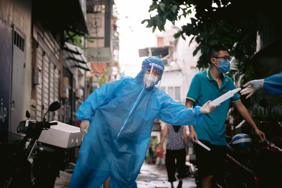 "Còn xíu nữa thôi, cố gắng lên Sài Gòn sẽ khoẻ lại thôi. Chúc mọi người bình an", ca sĩ Phương Thanh bày tỏ hy vọng trước ngày Sài Gòn nới lỏng giãn cách.