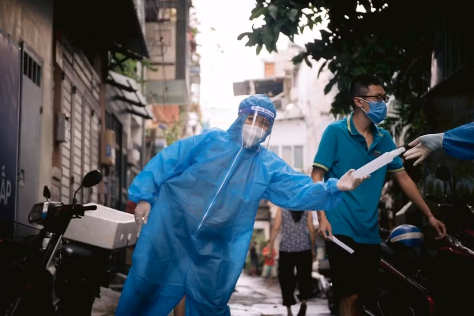 "Còn xíu nữa thôi, cố gắng lên Sài Gòn sẽ khoẻ lại thôi. Chúc mọi người bình an", ca sĩ Phương Thanh bày tỏ hy vọng trước ngày Sài Gòn nới lỏng giãn cách.