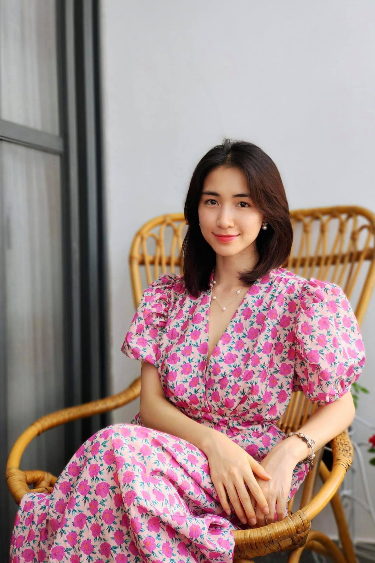 Ca sĩ Hòa Minzy khoe tóc mới đẹp dịu dàng.