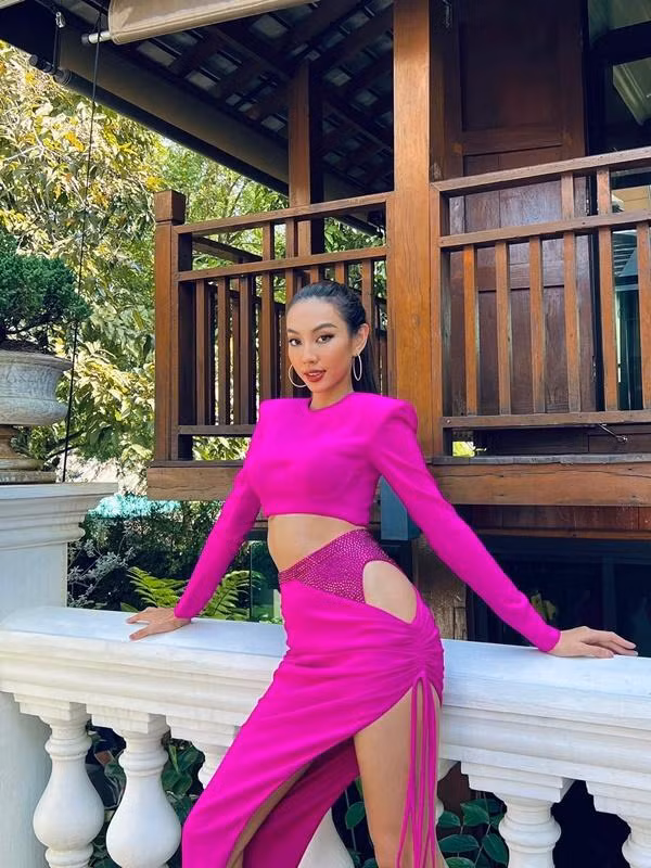 Sao Viet mac do nguoc: Le Quyen ten to, bat ngo nhat Thuy Tien