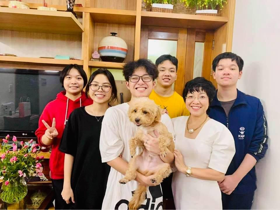 br/> Gia Bảo (hay thường gọi Tít) là con đầu lòng của MC Thảo Vân, nhưng là con thứ 2 của NSND Công Lý. Quý tử của cặp đôi nổi tiếng chào đời năm 2005.